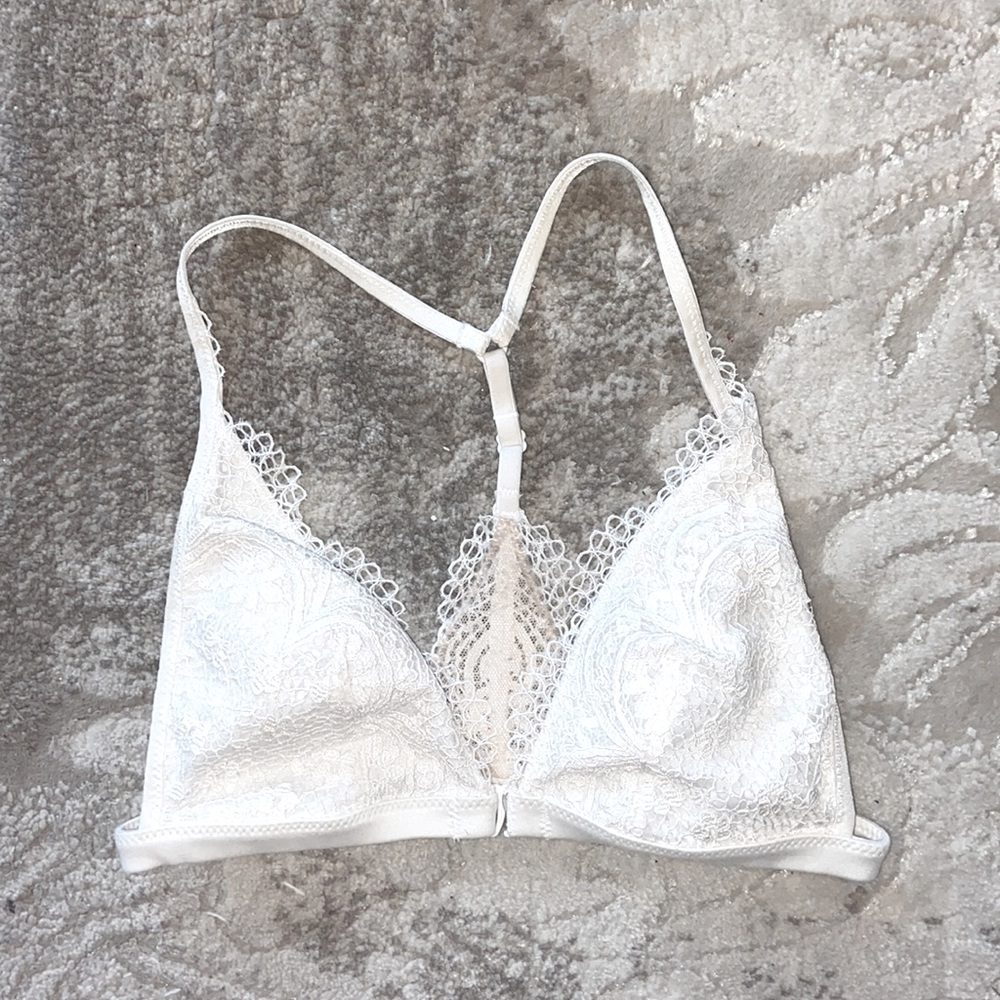 Victoria’s Secret front close bralette